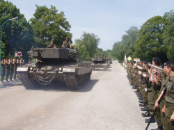 Spalier zur Verabschiedung der letzten Kampfpanzer - Foto: BMLV