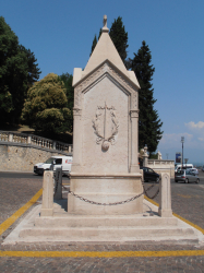 VICENZA MONTE BERICO - BEINHAUS Südseite im Juli 2013