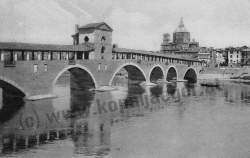 Die feste Brücke bei PAVIA über den TICINO, Blick auf PAVIA vom rechten Flussufer.