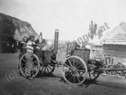 Fahrküche der österreichischen Armee – Fahrküche in Galizien im Jahr 1915. Es wurde ohne Zwischengeschirr direkt aus der Fahrküche verpflegt, meist direkt hinter der Front SAMMLUNG ECKEL