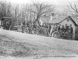 Motorradkurs 1932: Übungsfahrt in den Wienerwald - Copyright Sammlung Clemens ELLMAUTHALER, MA